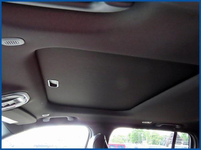 Photo of 2025 Bright White Clearcoat Jeep Grand Cherokee
