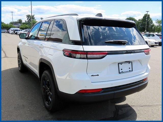 Photo of 2025 Bright White Clearcoat Jeep Grand Cherokee