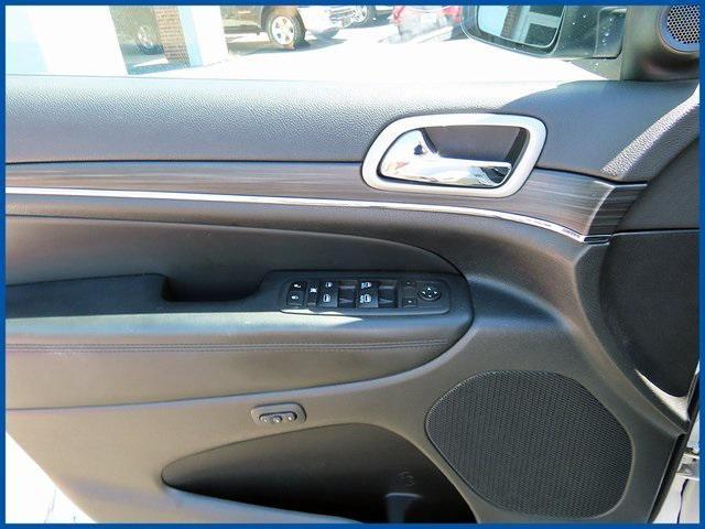 Photo of 2022 Bright White Clearcoat Jeep Grand Cherokee