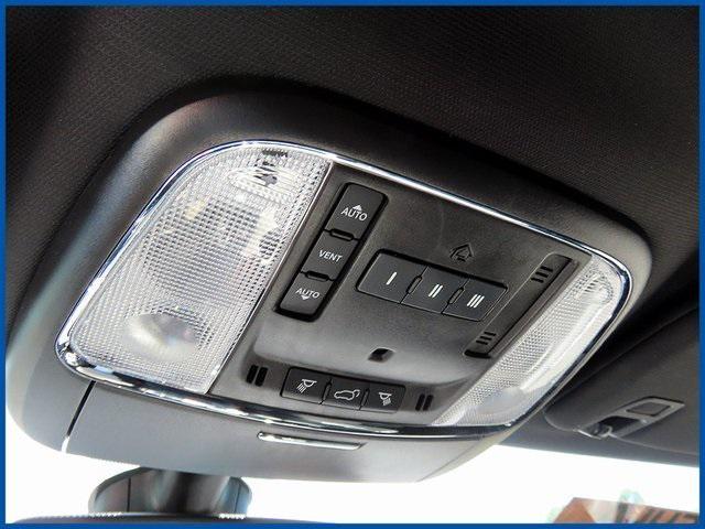Photo of 2022 Bright White Clearcoat Jeep Grand Cherokee