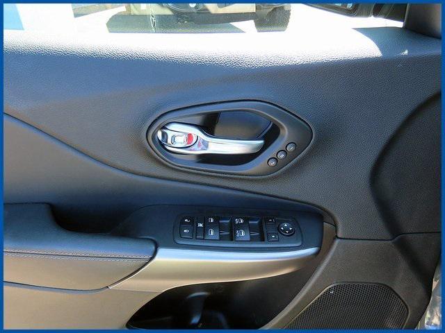 Photo of 2021 Sting-Gray Clearcoat Jeep Cherokee