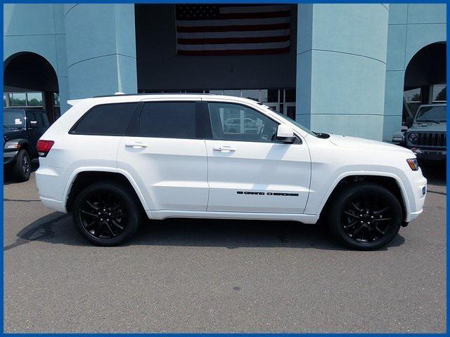 Photo of 2022 Bright White Clearcoat Jeep Grand Cherokee