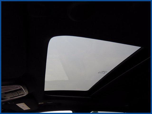 Photo of 2022 Bright White Clearcoat Jeep Grand Cherokee