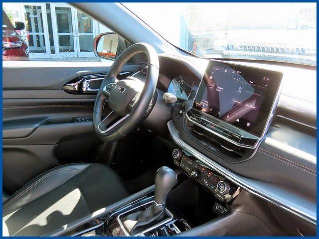 Photo of 2022 Redline Pearlcoat Jeep Compass