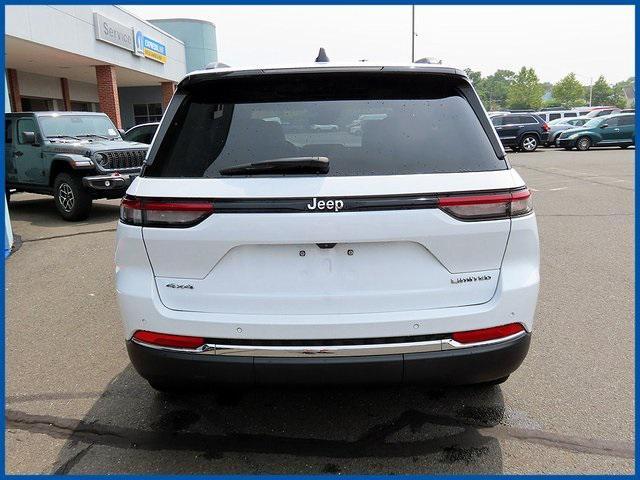 Photo of 2022 Bright White Clearcoat Jeep Grand Cherokee