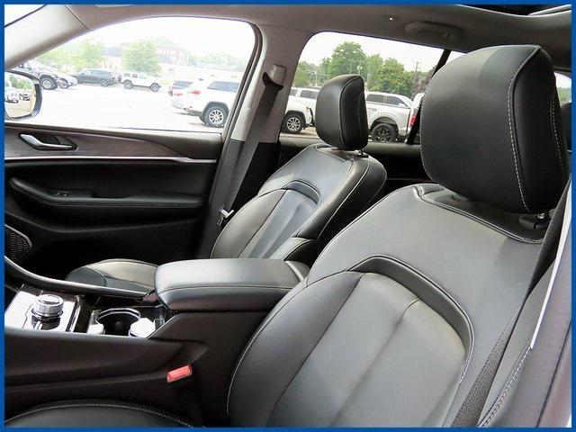 Photo of 2022 Bright White Clearcoat Jeep Grand Cherokee