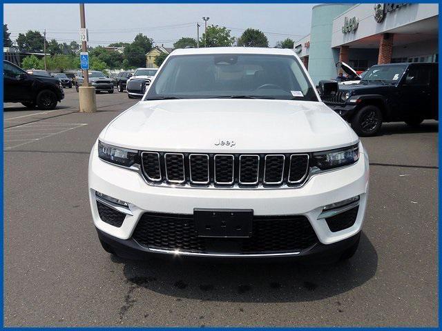 Photo of 2022 Bright White Clearcoat Jeep Grand Cherokee
