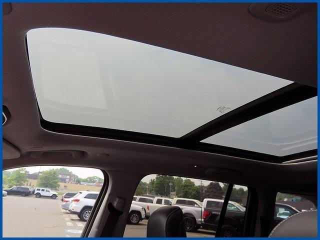 Photo of 2022 Bright White Clearcoat Jeep Grand Cherokee
