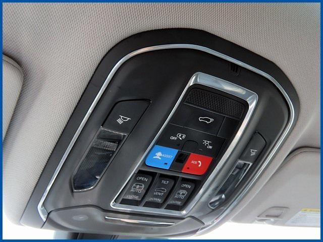 Photo of 2022 Bright White Clearcoat Jeep Grand Cherokee