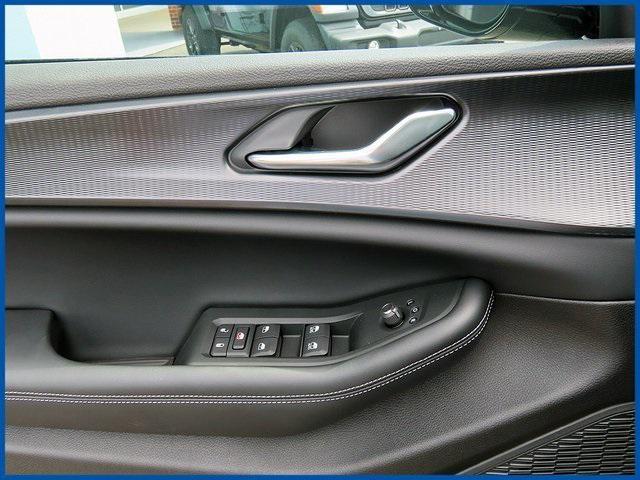 Photo of 2025 Diamond Black Crystal Pearlcoat Jeep Grand Cherokee L