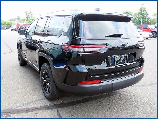 Photo of 2025 Diamond Black Crystal Pearlcoat Jeep Grand Cherokee L