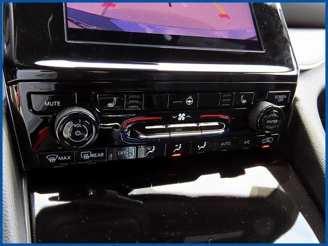 Photo of 2025 Diamond Black Crystal Pearlcoat Jeep Grand Cherokee L
