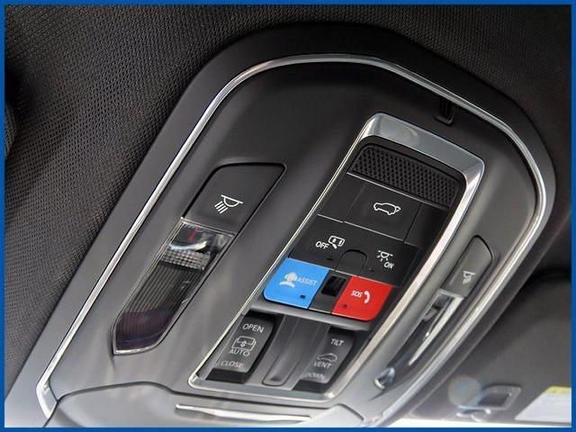 Photo of 2025 Diamond Black Crystal Pearlcoat Jeep Grand Cherokee L