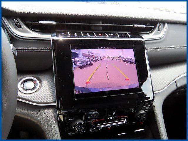 Photo of 2025 Diamond Black Crystal Pearlcoat Jeep Grand Cherokee L