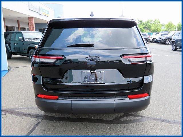 Photo of 2025 Diamond Black Crystal Pearlcoat Jeep Grand Cherokee L