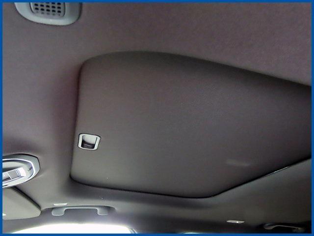 Photo of 2025 Diamond Black Crystal Pearlcoat Jeep Grand Cherokee L
