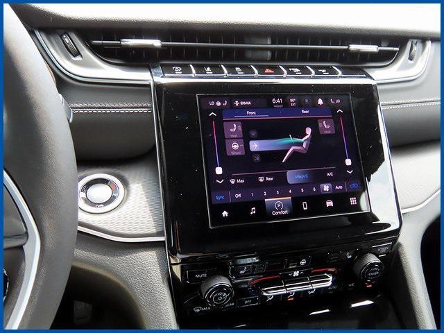Photo of 2025 Diamond Black Crystal Pearlcoat Jeep Grand Cherokee L
