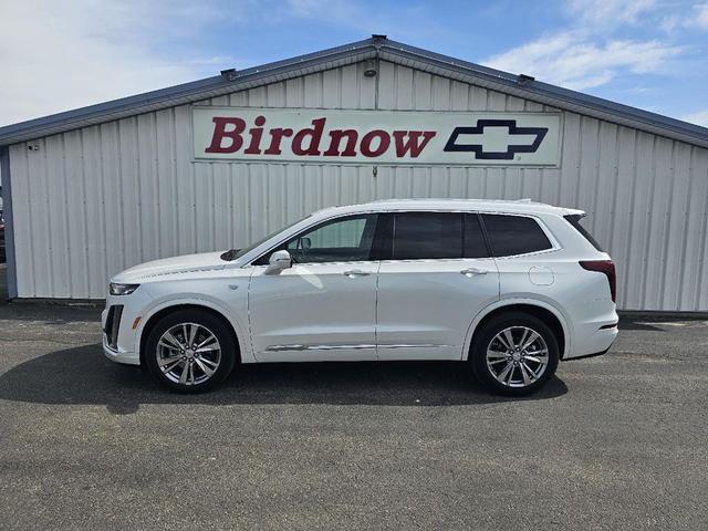 Photo of 2023 Crystal White Tricoat Cadillac XT6