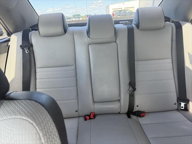 Photo of 2016 Celestial Silver Metallic Toyota Camry