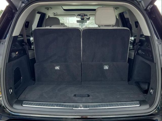 Photo of 2022 Black Clearcoat Black Jeep Grand Cherokee L
