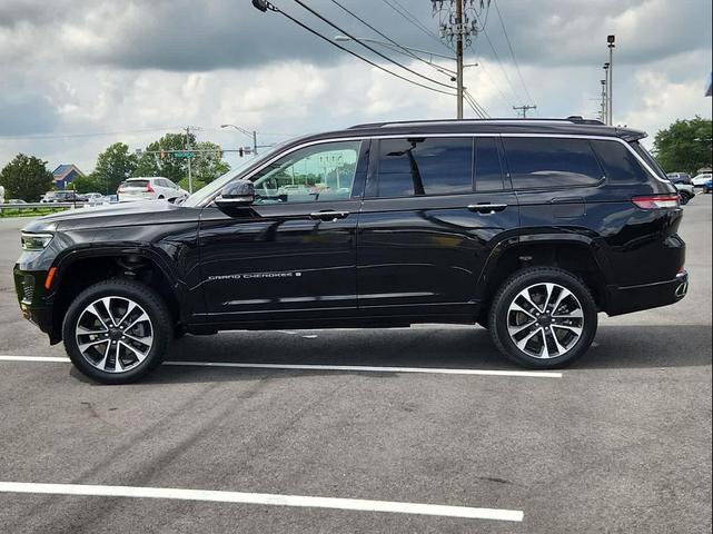 Photo of 2022 Black Clearcoat Black Jeep Grand Cherokee L