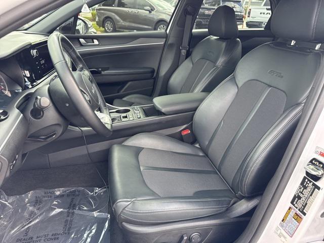 Photo of 2024 Glacial White Pearl Kia K5