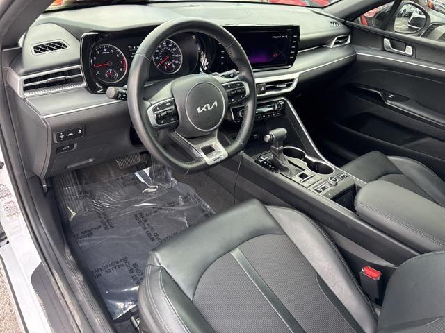 Photo of 2024 Glacial White Pearl Kia K5