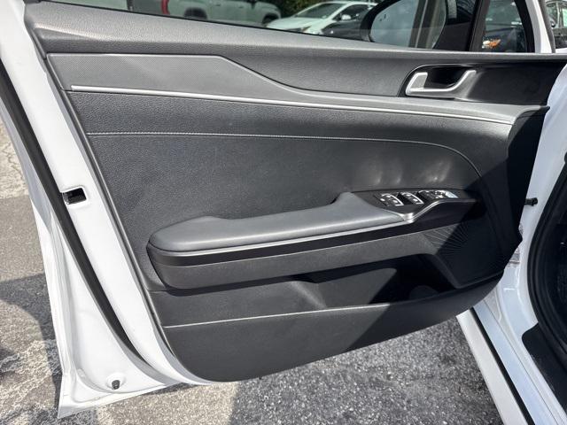 Photo of 2024 Glacial White Pearl Kia K5