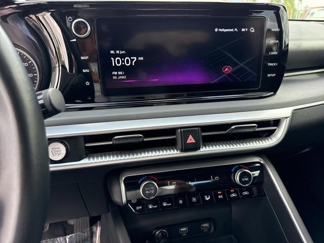 Photo of 2024 Glacial White Pearl Kia K5