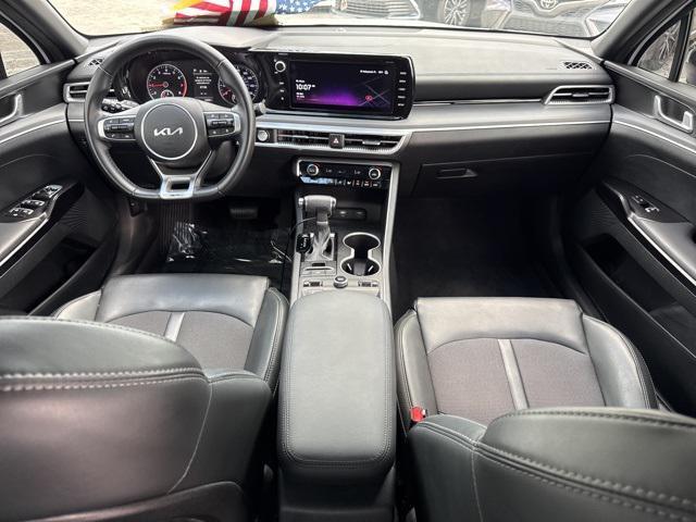 Photo of 2024 Glacial White Pearl Kia K5