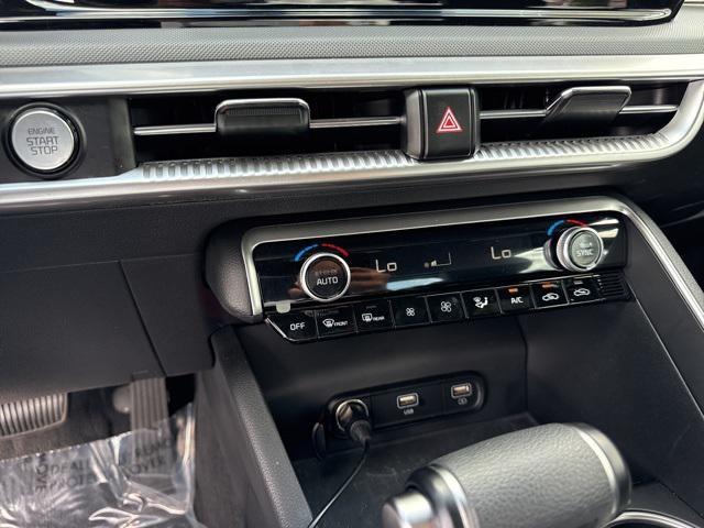 Photo of 2024 Glacial White Pearl Kia K5