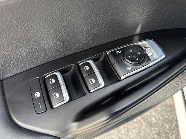 Photo of 2024 Glacial White Pearl Kia K5