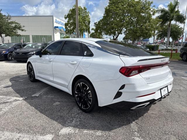 Photo of 2024 Glacial White Pearl Kia K5