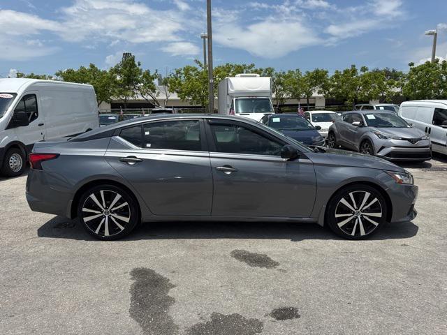 Photo of 2022 Gun Metallic Nissan Altima