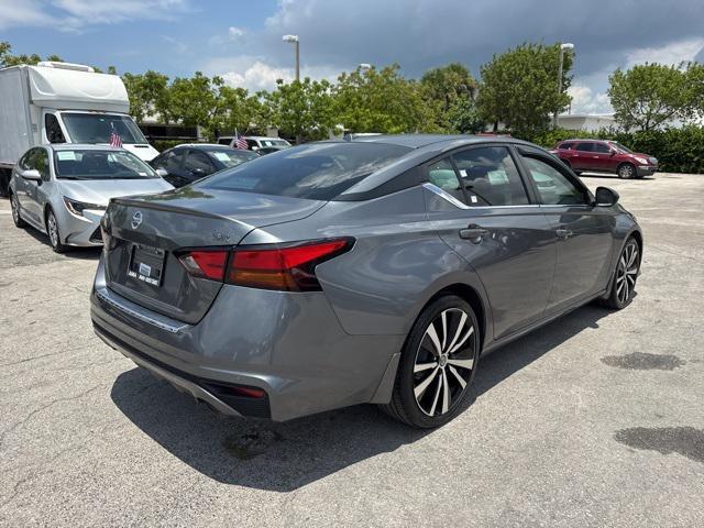 Photo of 2022 Gun Metallic Nissan Altima