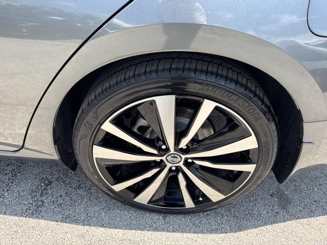 Photo of 2022 Gun Metallic Nissan Altima