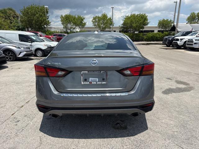 Photo of 2022 Gun Metallic Nissan Altima