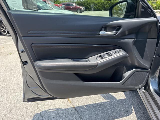 Photo of 2022 Gun Metallic Nissan Altima