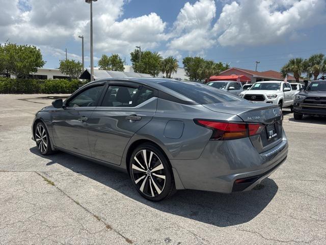 Photo of 2022 Gun Metallic Nissan Altima