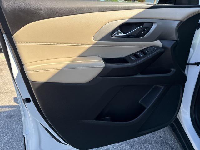 Photo of 2023 Summit White Chevrolet Traverse