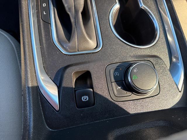 Photo of 2023 Summit White Chevrolet Traverse