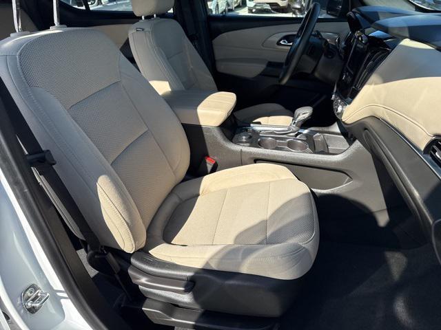 Photo of 2023 Summit White Chevrolet Traverse