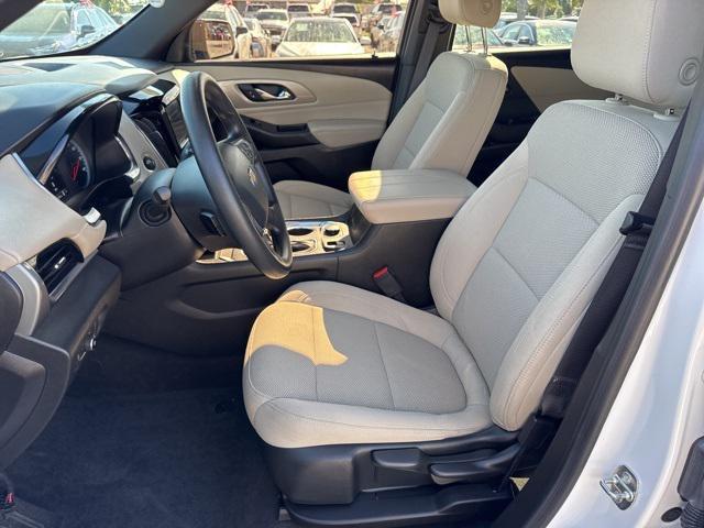 Photo of 2023 Summit White Chevrolet Traverse