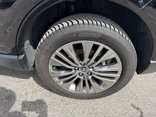 Photo of 2024 Black Toyota Venza