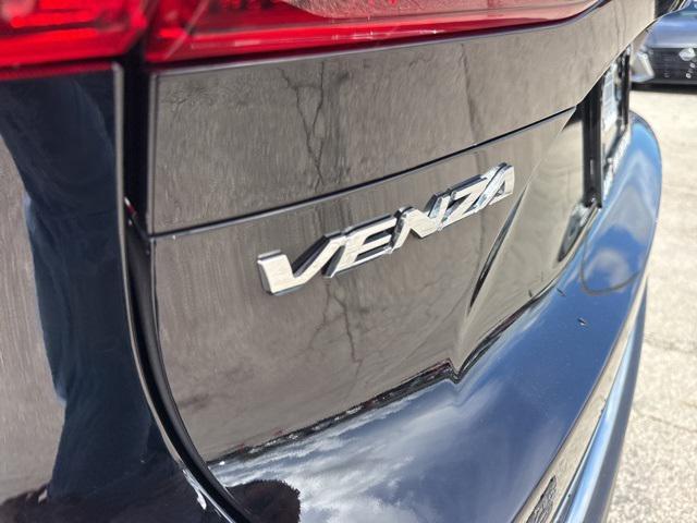 Photo of 2024 Black Toyota Venza