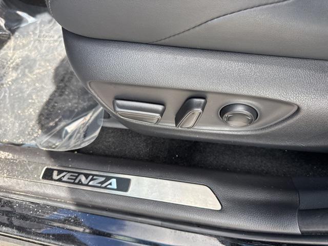 Photo of 2024 Black Toyota Venza