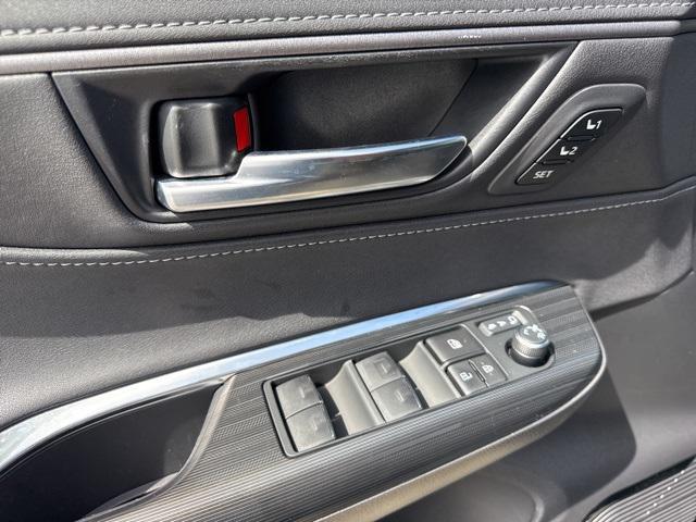 Photo of 2024 Black Toyota Venza