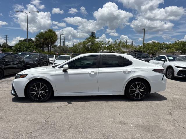 Photo of 2021 Super White Toyota Camry