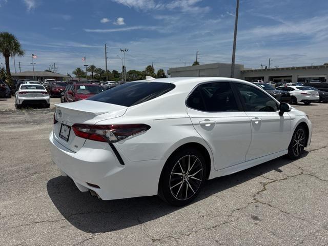 Photo of 2021 Super White Toyota Camry
