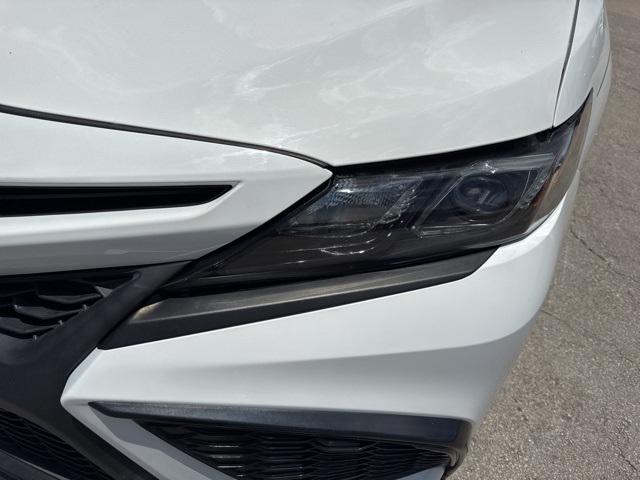 Photo of 2021 Super White Toyota Camry